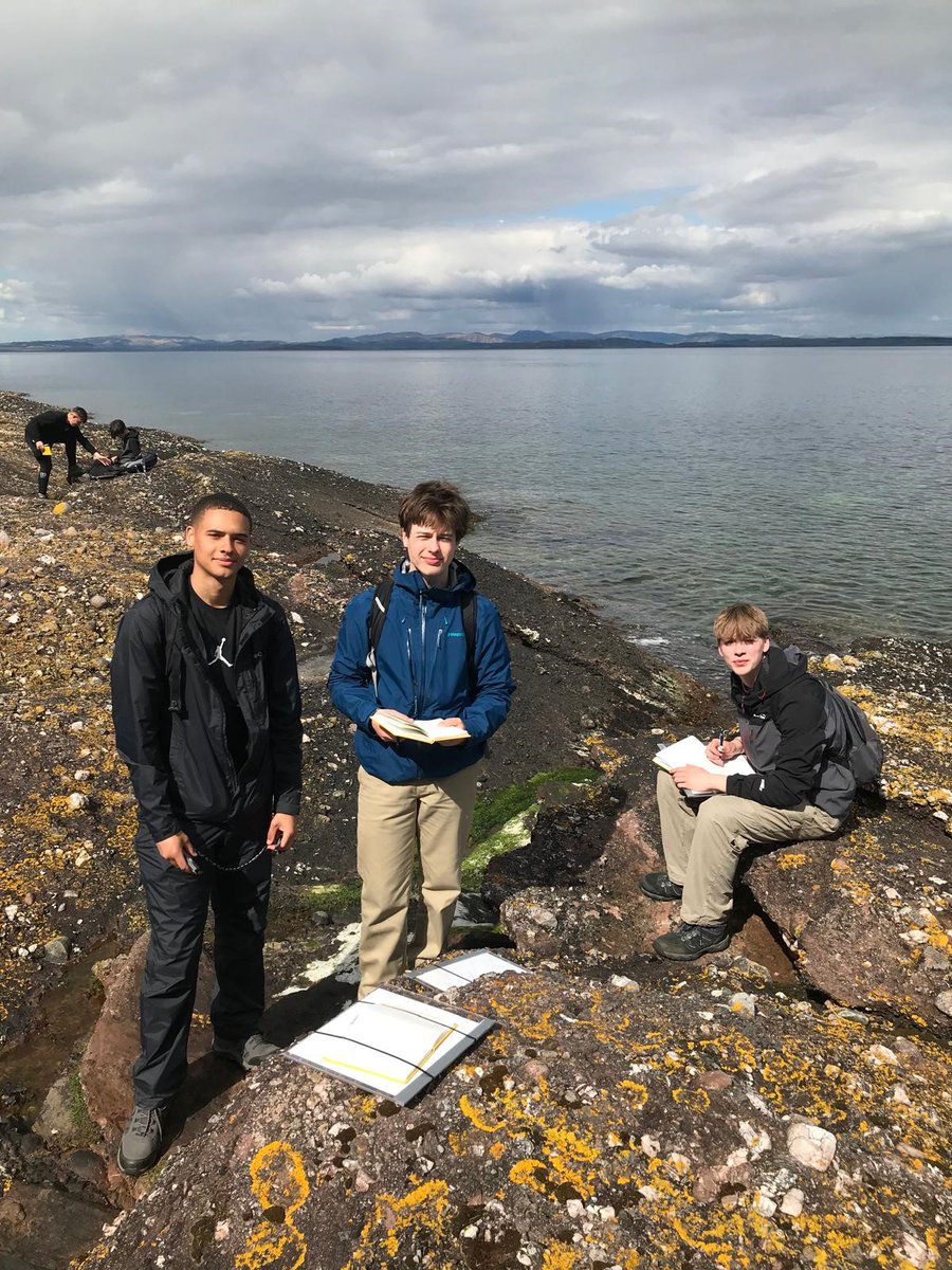 Conglomerate or not? ... that's not really a question here but how have these deposits formed and where are individual components from is? Fantastic images from Arran group A and sunny days. #Arran2024 continues @uniofleicester @LeicesterGeog