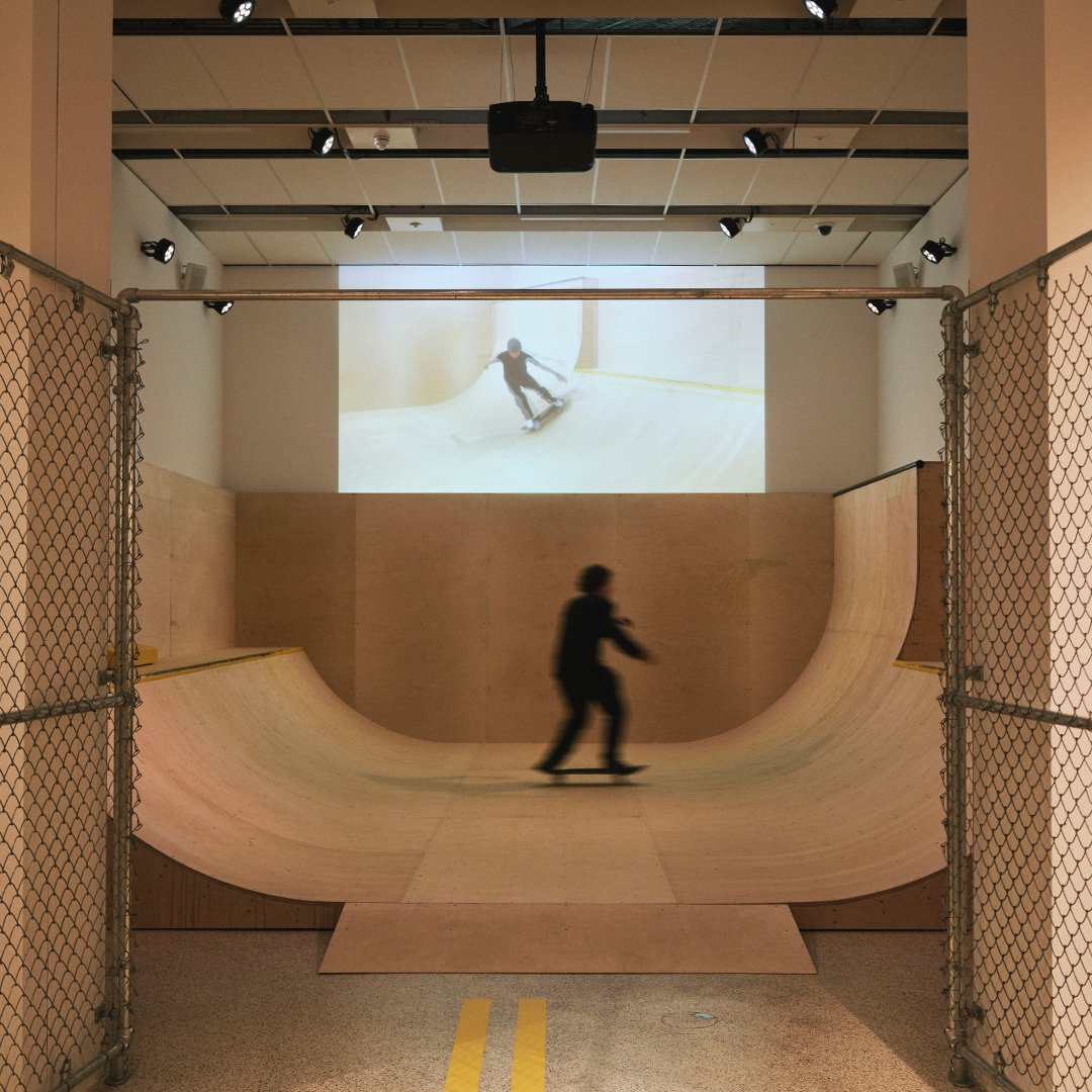 Want to skateboard inside a major museum? 🛹 Our #SkateboardExhibition is home to a mini ramp designed by Betongpark with the exhibition curator and skateboarder Jonathan Olivares - giving visitors the rare opportunity to skate inside the Design Museum. In order to have a go on…