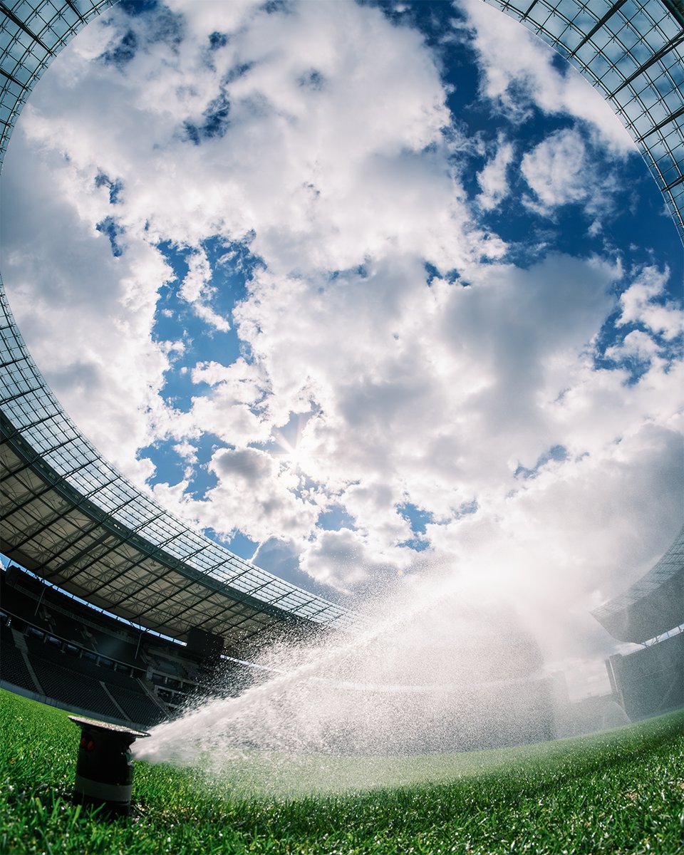 Hier jetzt durchrennen und wie ein Hund nach dem Wasserstrahl schnappen. 👌☀️ #OlympiastadionBerlin