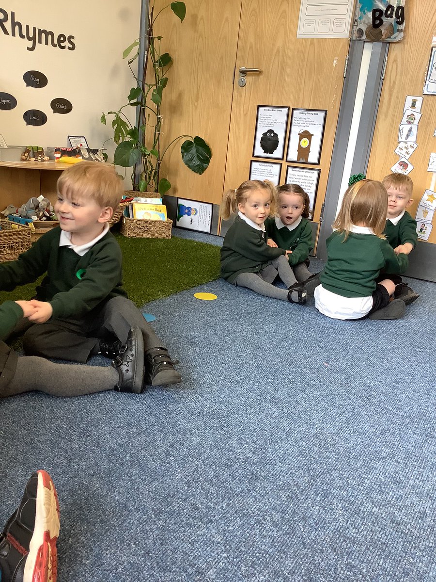 Morning nursery rhymes takes us down the stream, where we see a scary crocodile 🐊 roaring lion 🦁and a icy polar bear 🐻‍❄️ @NOrchardpa @TeamPastoral