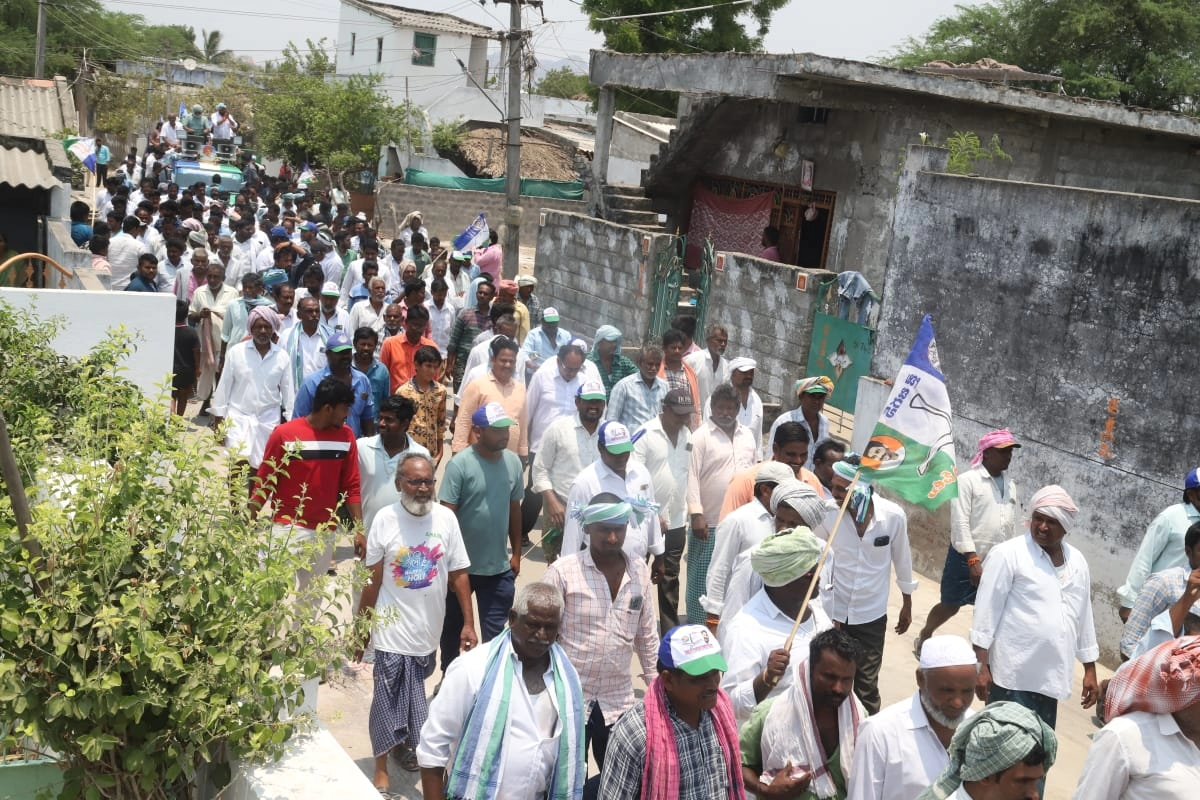 సత్తెనపల్లి నియోజకవర్గం రాజుపాలెం మండలంలోని మొక్కపాడు గ్రామంలో సత్తెనపల్లి నియోజకవర్గ ఎమ్మెల్యే అభ్యర్థి అంబటి రాంబాబు గారితో కలిసి ఎన్నికల ప్రచార కార్యక్రమంలో పాల్గొనడం జరిగింది. #AnilKumarYadav #VoteForFan #YSJaganAgain2024