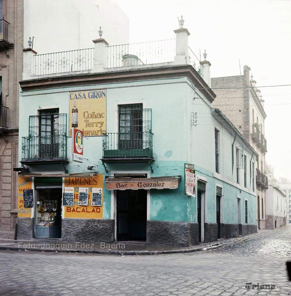 Una esquina mítica de San Jacinto por la que han pasado negocios históricos, entre ellos, años después, el bar Oliva.