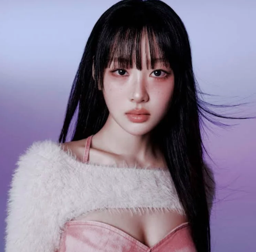 AboutMusicYT's tweet photo. LOONA's Yves is set to make a solo debut in May.

- She revealed it would be a house-pop record. https://t.co/JPh2Ziwmu5