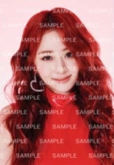 Wavy red hair yunjin omg, indeed the definition of a 'hot girl'