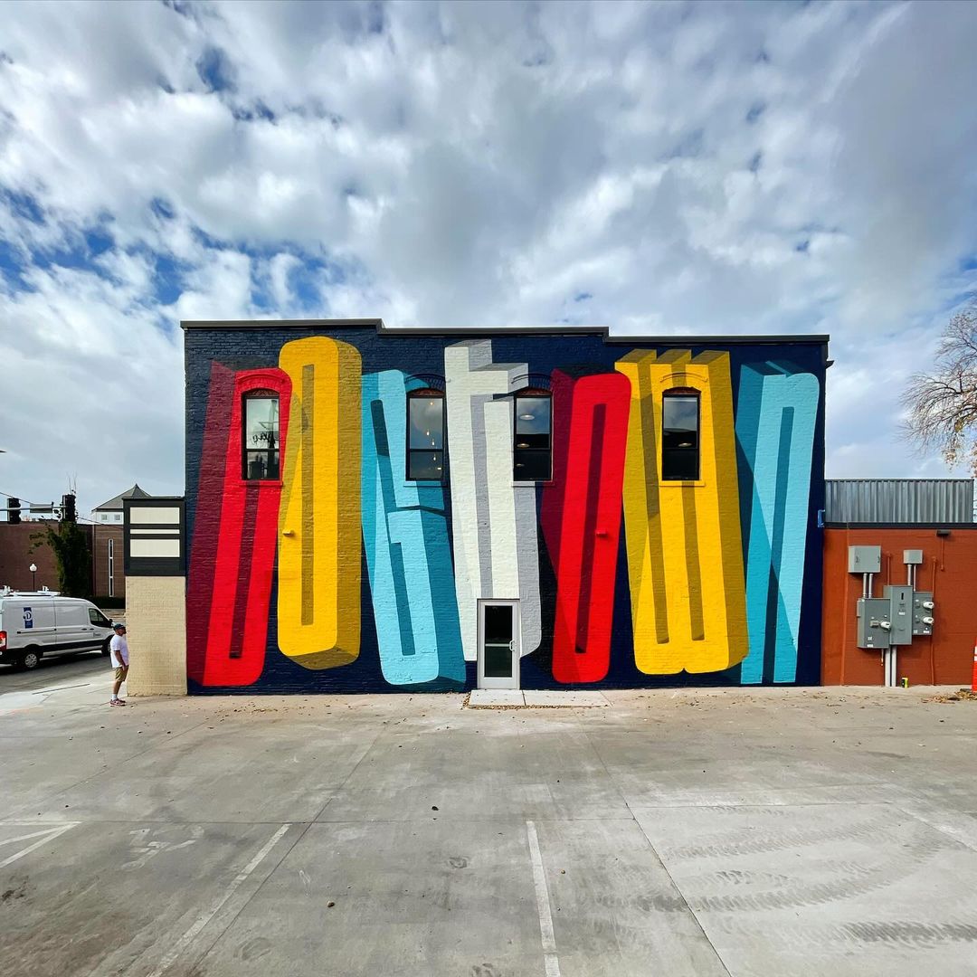 #Streetart by #Pref @ #DesMoines, Iowa, USA, for #MobergGallery, #LuckyHorseBeerBurgers
More pics at: barbarapicci.com/2024/04/30/str…
#streetartDesMoines #streetartIowa #streetartusa #usastreetart #arteurbana #urbanart #murals #muralism #contemporaryart #artecontemporanea