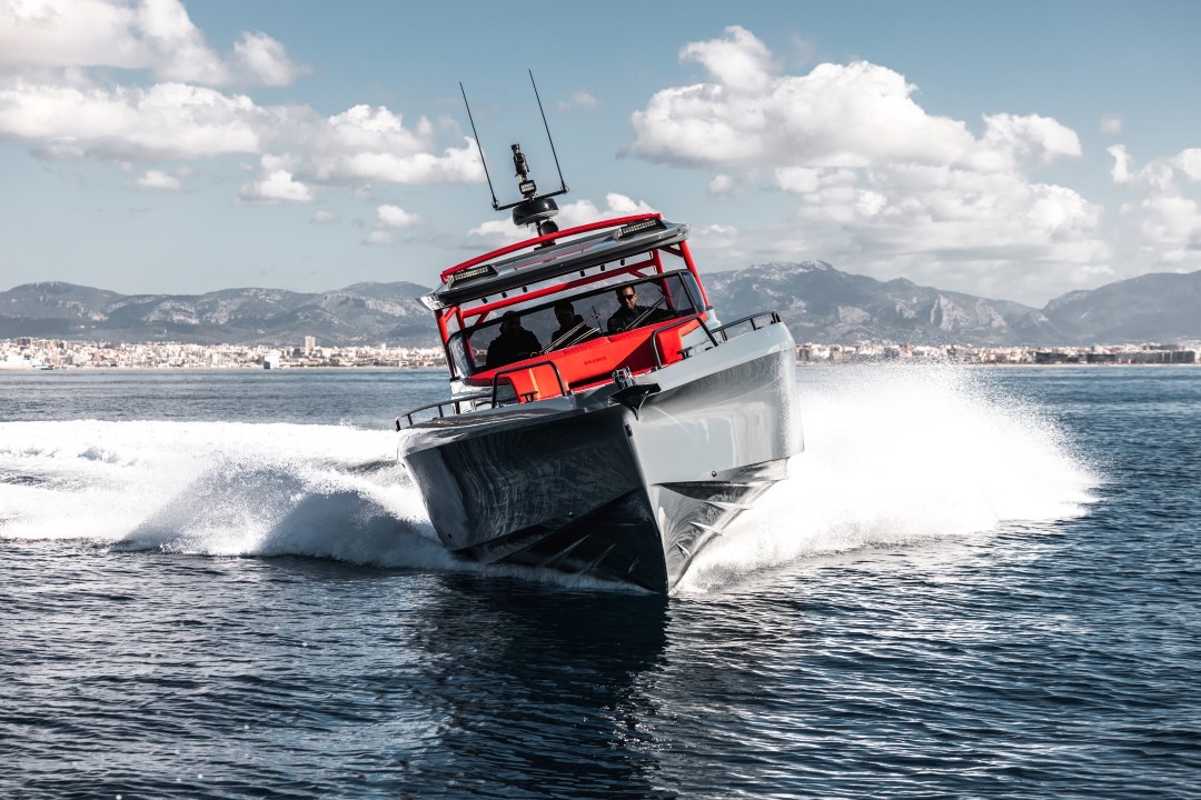 #NewLaunches 🛥️
Prepare to embark on an extraordinary journey with the latest masterpiece from BRABUS Marine! 

skipperondeck.gr/.../9447-the-u…...