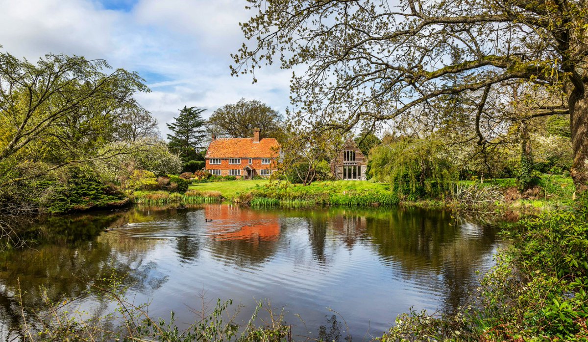 Tucked away, and surrounded by its own gardens and grounds, a beautiful, Grade II listed, family home, near Tonbridge, Kent, benefiting from ancillary accommodation
housepartnership.co.uk/property/critt…
For more information please contact pwright@housepartnership.co.uk