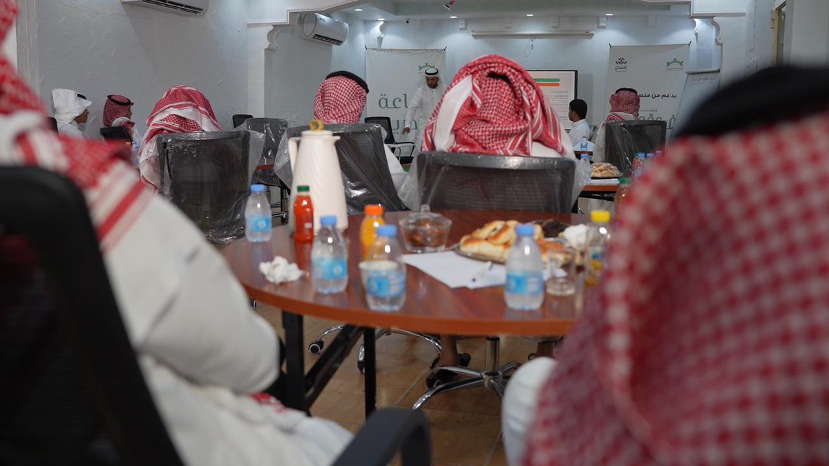 osareahLiteh's tweet image. بدعم من منصة إحسان الخيرية ( @EhsanSA) نفذت #جمعية_التنمية_الأسرية_بالليث برنامج تأهيل المقبلين على الزواج لسبع وعشرون(٢٧) شاباً من ذوي الدخل المحدود، وقدم هذا البرنامج سعادة عضو مجلس الإدارة أ: محمد الحسني جزاه خير الجزاء،وسائلين الله للمقبلين على الزواج التوفيق والحياة السعيدة.