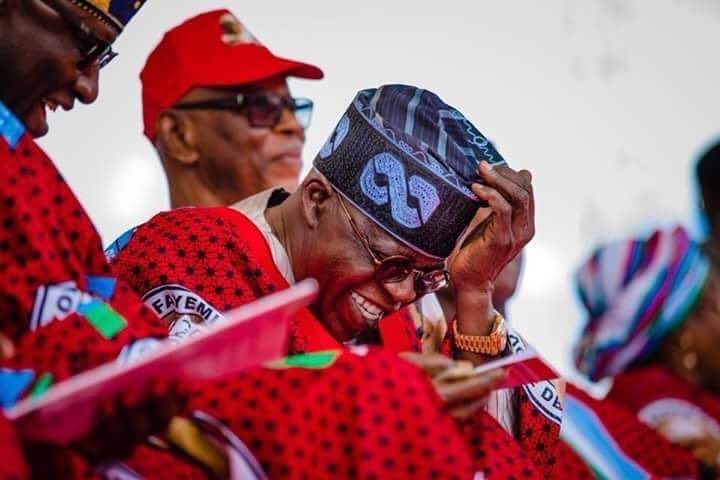 Tinubu laughing at his Supporters for believing in him.
😂😂😂