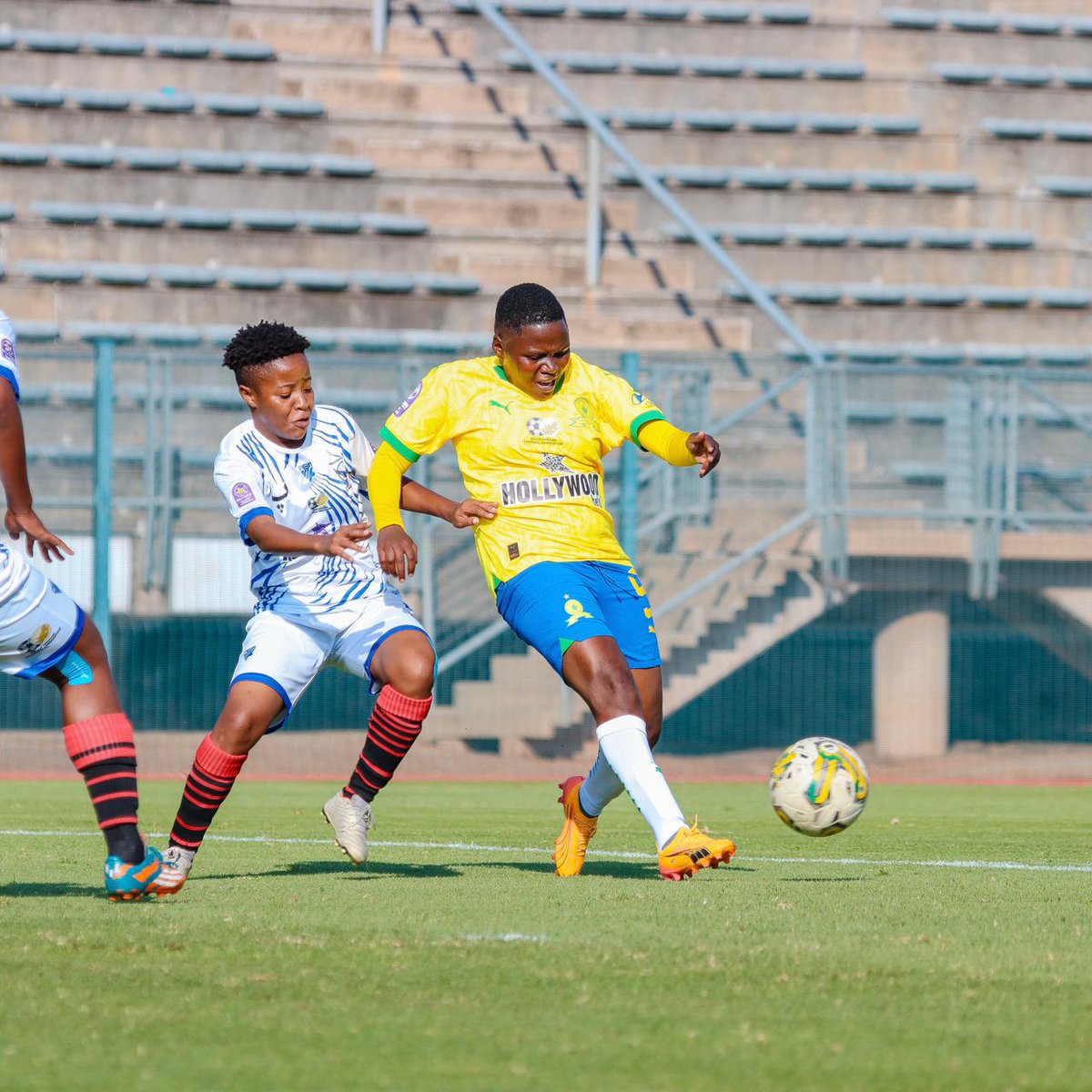 Just when they think you  couldn't get any  faster....💨💨 Women's Fit ✅ <a href="/pumafootball/">PUMA Football</a>
 #PUMAULTRA