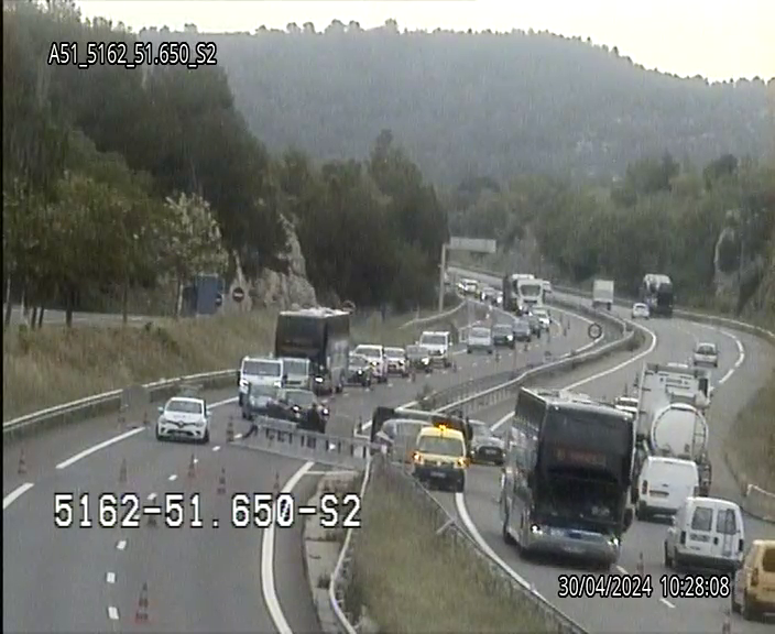 10h29 : sur #A51 en direction d’Aix après l'entrée n° 17 Cadarache, temps de parcours allongé d'environ 10min en raison d'un #Accident #InfoTrafic