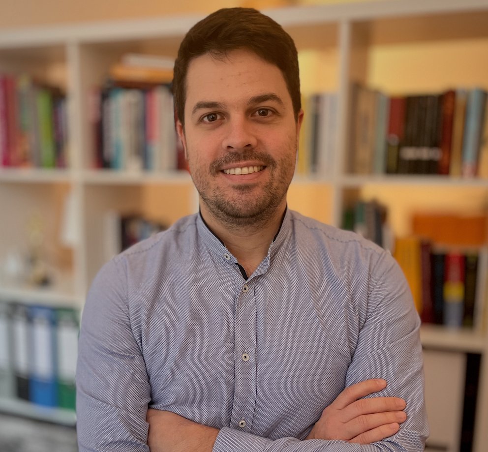 🎉 Congratulations! We're happy to share that our job market candidate @errikMelissinos will join @ozyeginuni in Istanbul. His research focuses on macroeconomics, finance, and monetary economics. 👉 Learn more about him: safe-frankfurt.de/research/resea… #academicjobmarket