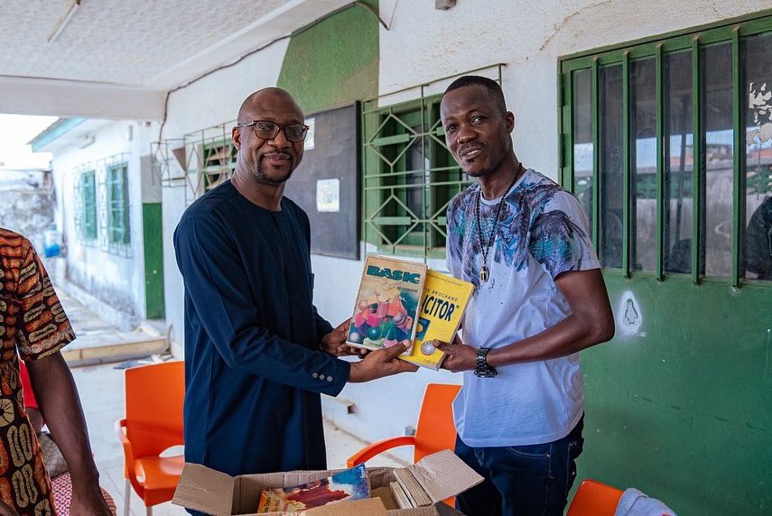 Ce 27/04/24, nos dons de livres ont enrichi des bibliothèques, écoles et initiatives à #Abobo. Une action pour renforcer notre engagement pour l'accès à l'éducation. Reconnaissants de contribuer au bien-être de notre commune. #Education #Abobo #DonDeLivres"