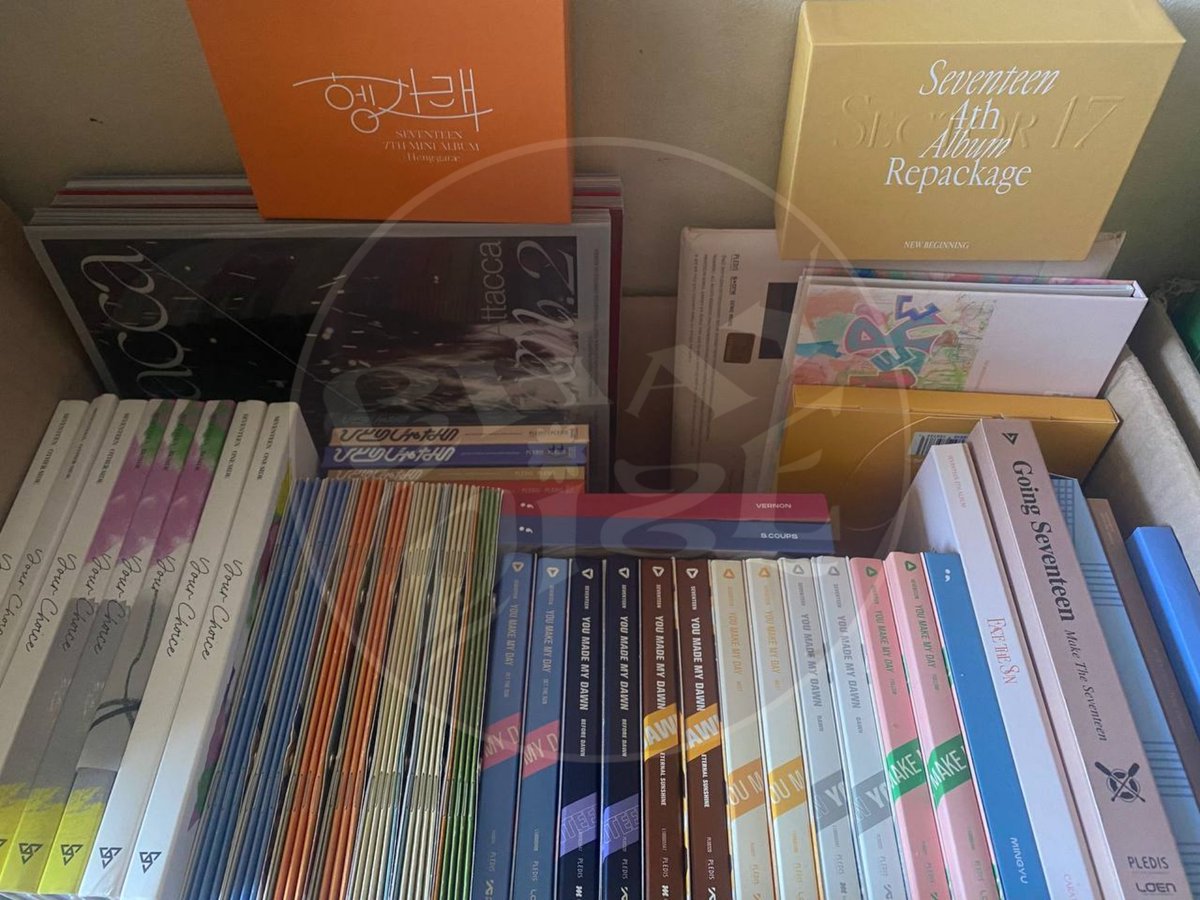 🥳 RANDOM ALBUMS GIVEAWAY ! 

> 5 WINNERS OF UNSEALED 🎉

-Follow + 🔔 
- like 
- Retweet 
- Mention 3moots

Ends in 5days💝.....
