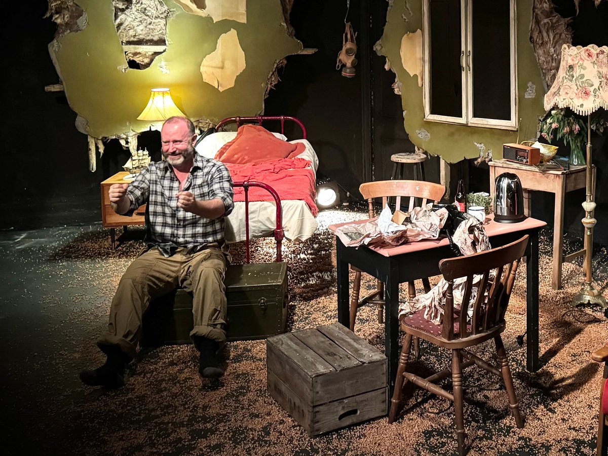 Last week to catch Tom Scott's funny & poignant play THE DAYLIGHT ATHEIST at @ORLTheatre Islington. Must end 4 May @Restless_XTC 'A gripping performance by Owen Lindsay in a rare chance to see a Kiwi classic.' ★★★★ Everything Theatre Box Office oldredliontheatre.co.uk/the-daylight-a…