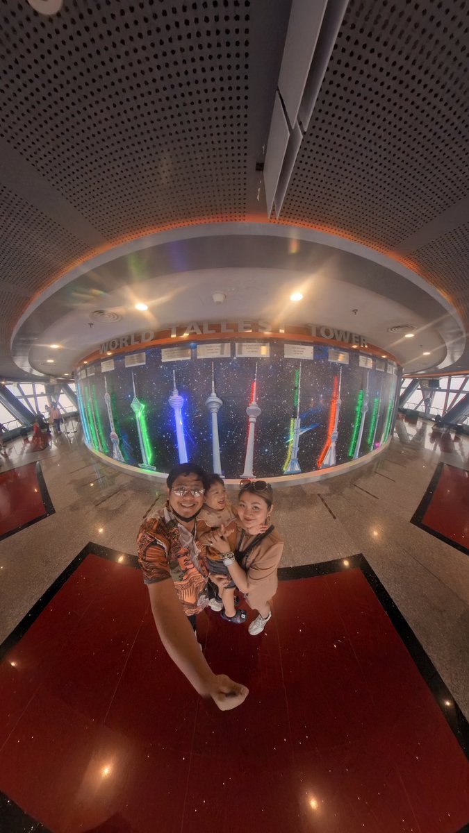 thovit's tweet photo. Buti na lang nakisama si weather 😁 #kltower #kualalumpurtower #rainymalaysia https://t.co/5T168PbWzB