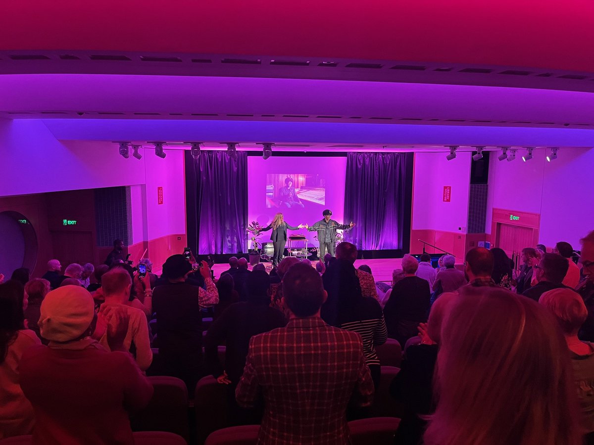 Hearing @Eddy_Grant throw light on his vast legacy - even showing the moves to GIMME HOPE JO'ANNA - caused a standing ovation 🔥 What an epic creator, what a legend! Part of the @britishlibrary Beyond the Bassline series - more events here: beyondthebasslineevents.seetickets.com/search/all