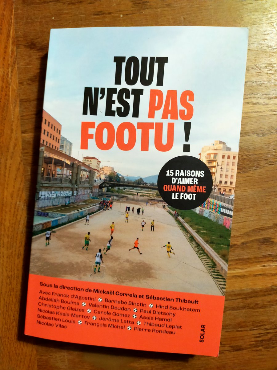 Tout n'est pas footu ! Courez vous procurer ce livre écrit par les meilleures plumes du sport. J'ai même eu la chance d'y partager ma pensée pour un foot réellement créateur de liens, dans le chapitre du fameux @BinctinBarnabe ⚽️💚