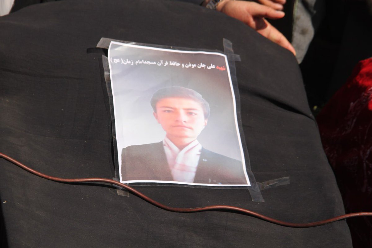 علی جان، نوجوانی که موذن و حافظ قرآن بود، در حمله شام دوشنبه به مسجد امام زمان در گذره هرات جان باخت. #هرات