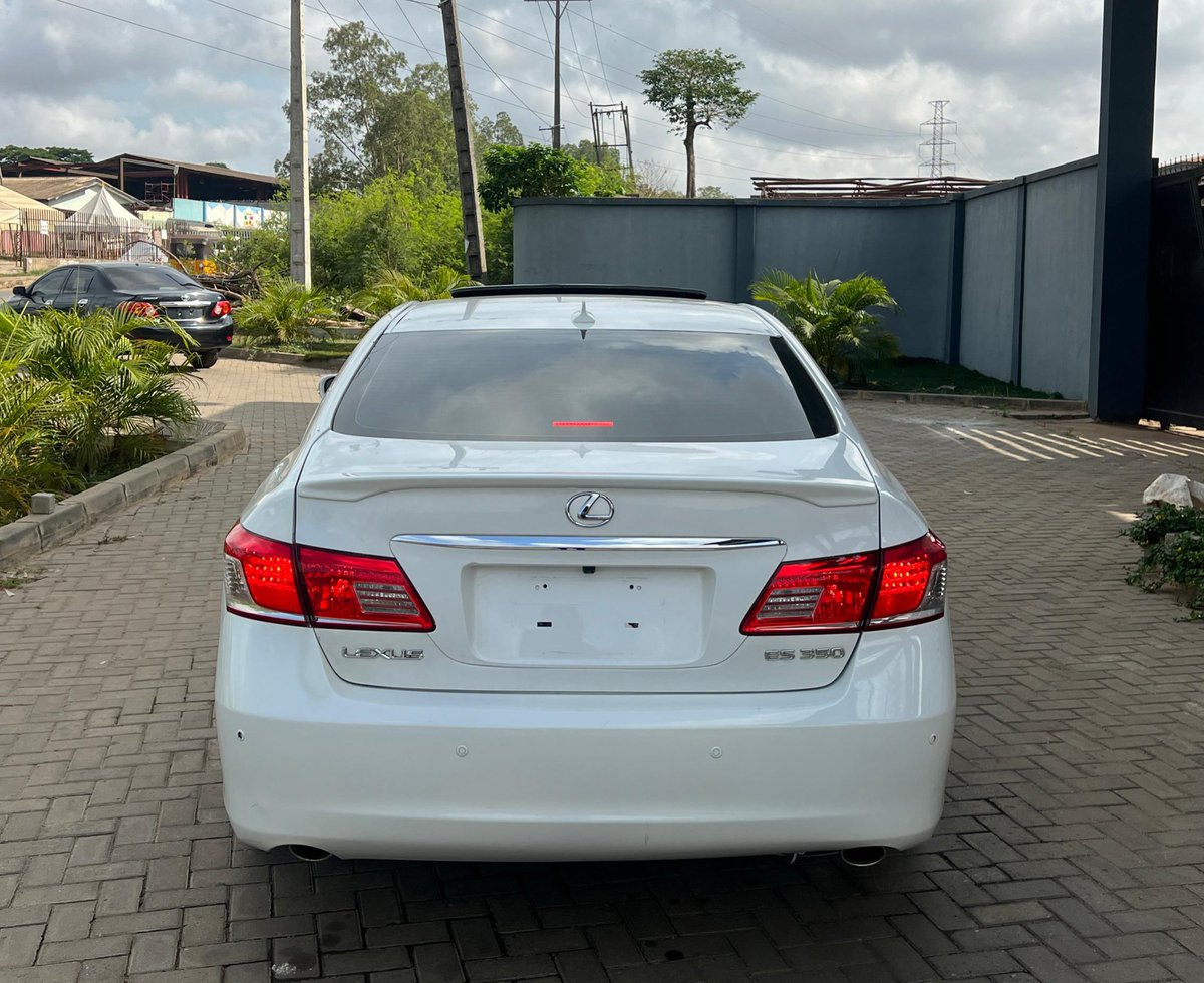 Price slash!!🔥🔥🔥🔥🔥 🚘: Premium 2011 Lexus ES350 Condition: Foreign used Mileage: 82,879 No dashboard lights Catalyst and O2 sensors intact Price: now 12,850,000 naira only.