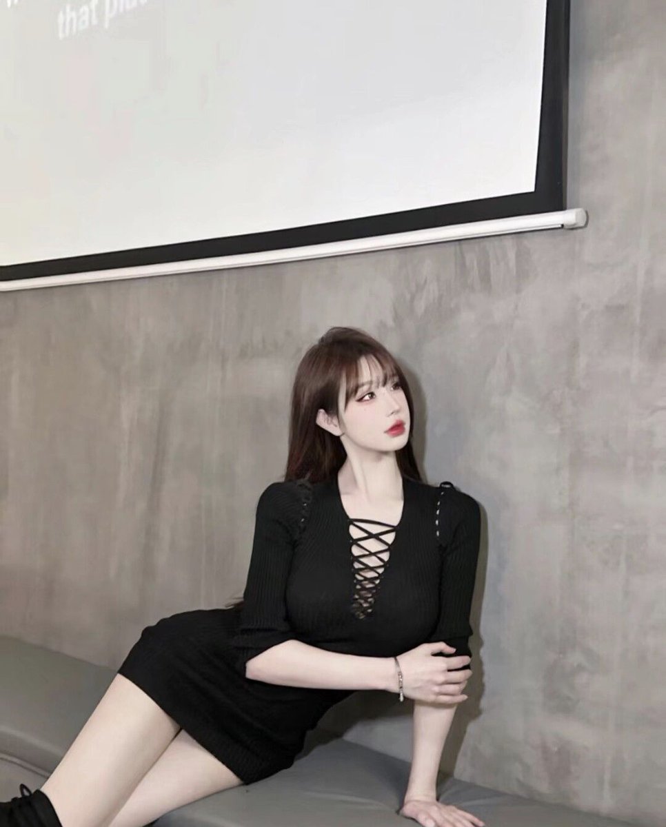 操你妈的你名媛祖宗来虐杀你的母猪亲妈了哦♡死妈东西自觉点赞转发呢♡我倒要看看是谁这么贱啊？看一眼直接全家爆炸升天♡