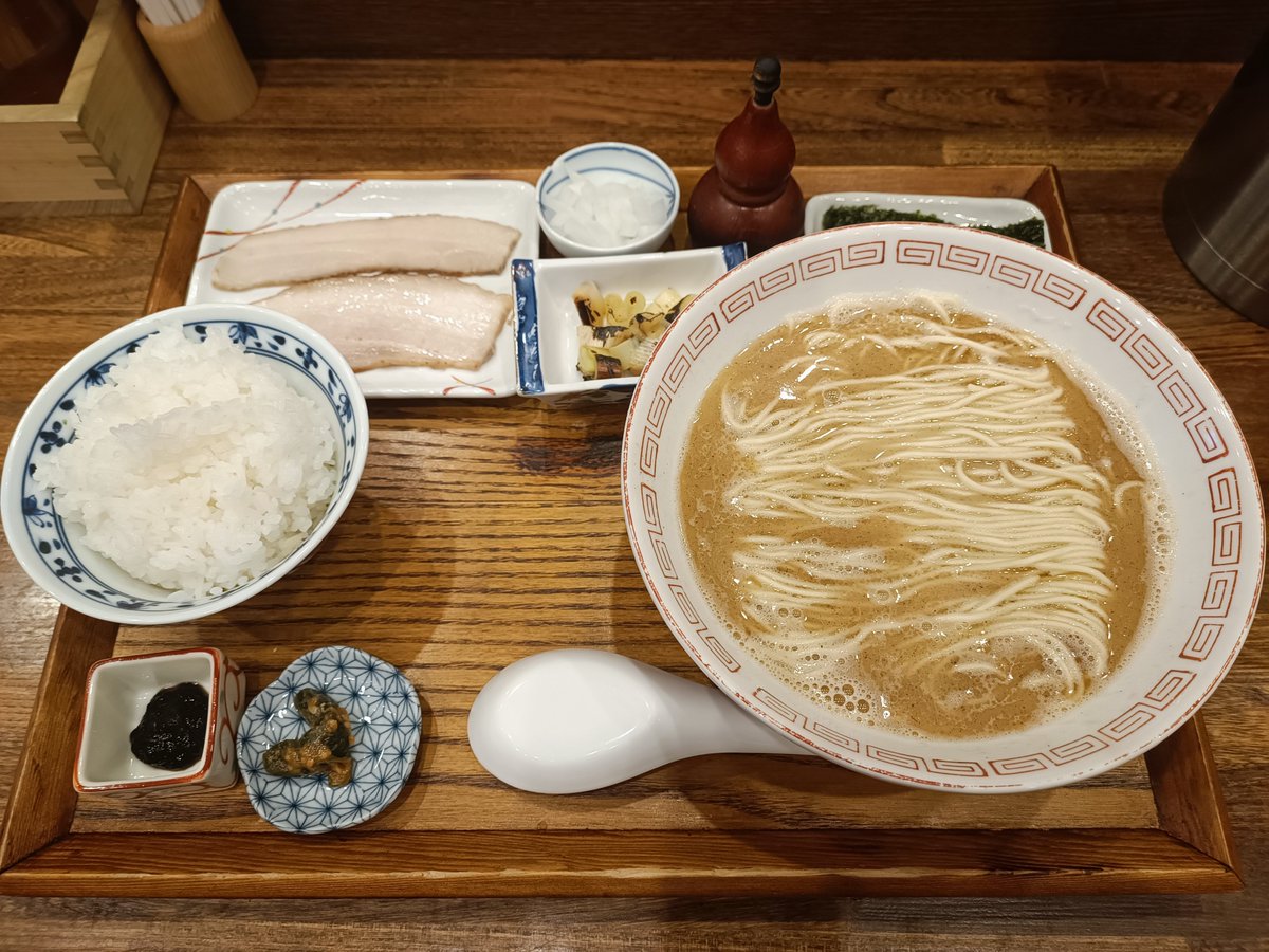 人生
※右にあるのはラーメンに見えますが、のどぐろの焼魚です