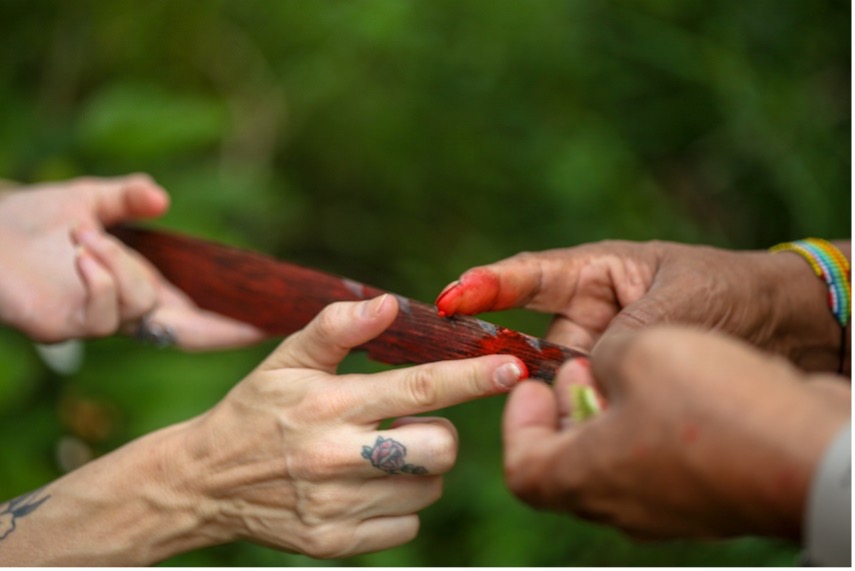 You can still submit proposals until 1 May for our Special Issue | Translating Knowledge in, by and for #IndigenousCommunities: Practices of Epistemic Defiance | eds. Christina Korak @EdsonKrenak & myself #TranslationStudies #IndigenousTranslation benjamins.com/series/tris/ca…