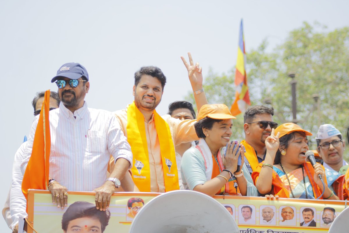 SardesaiVarun's tweet photo. कल्याण लोकसभेच्या महाविकास आघाडीच्या उमेदवार वैशाली ताई दरेकर-राणे ह्यांचा उमेदवारी अर्ज भरण्याच्या रॅलीत सहभागी झालो.

@VaishaliDarekrR https://t.co/yDe7ai54wN