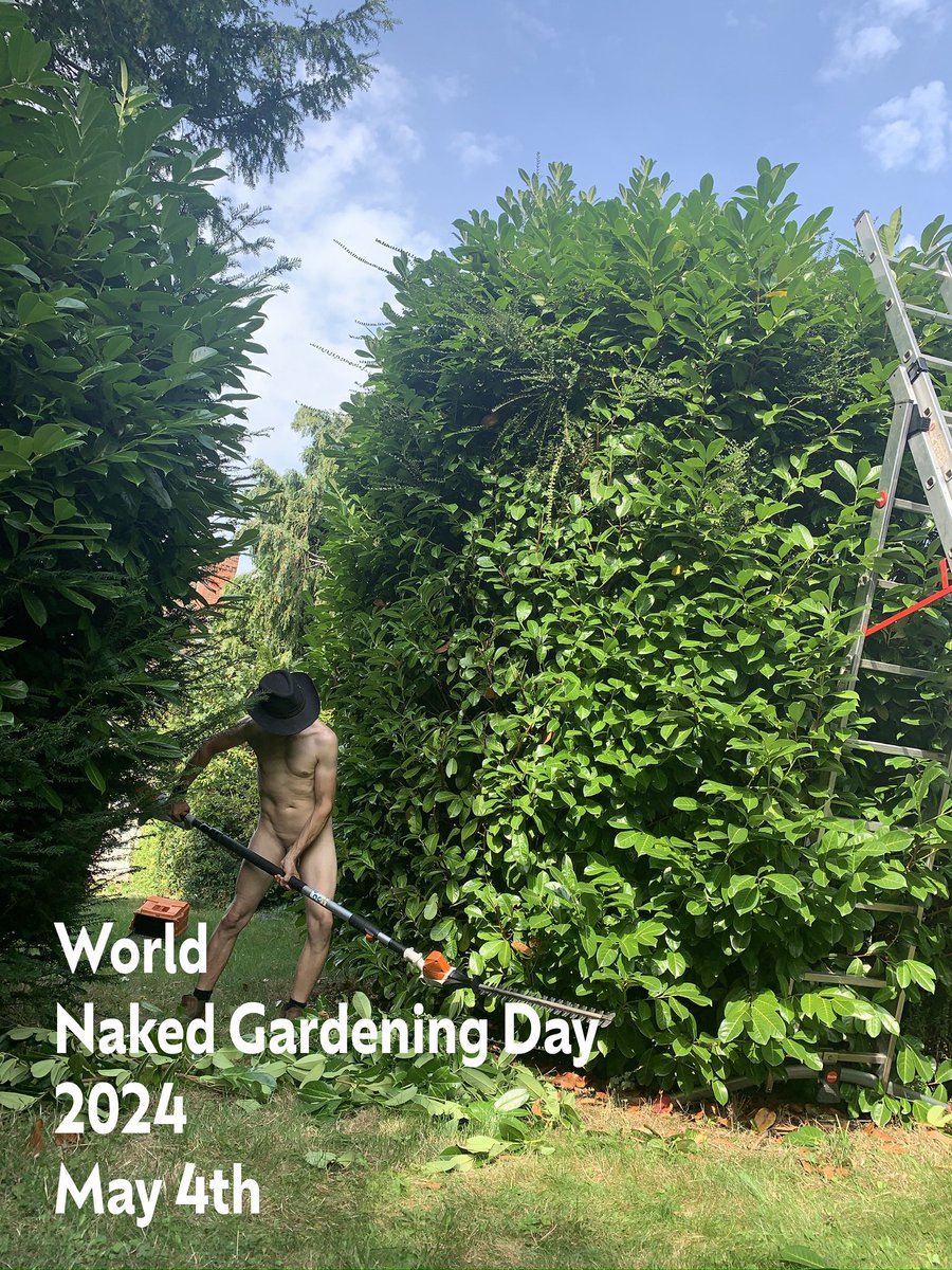 Don’t forget it’s World Naked Gardening Day this Saturday and the weather is gradually getting warmer! I hope you are all joining me, getting naked for some gardening!? 🤩 #WorldNakedGardeningDay #WNGD2024
