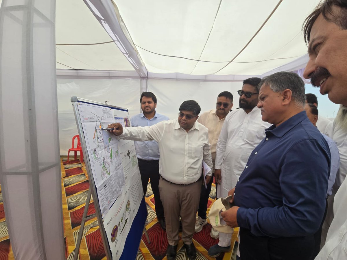 श्री मनोज कुमार सिंह आईआईडीसी (उत्तर प्रदेश सरकार ) के द्वारा औद्योगिक विकास कार्यों की प्रगति सुनिश्चित करने के लिए यूपीसीडा के औद्योगिक क्षेत्र भरा पचपेड़ा, पीलीभीत का दौरा किया गया। साथ ही उन्होंने क्षेत्र में स्थित एबी मोरी की यूनिट का निरीक्षण कर पौधारोपण भी किया। #UPSIDA…