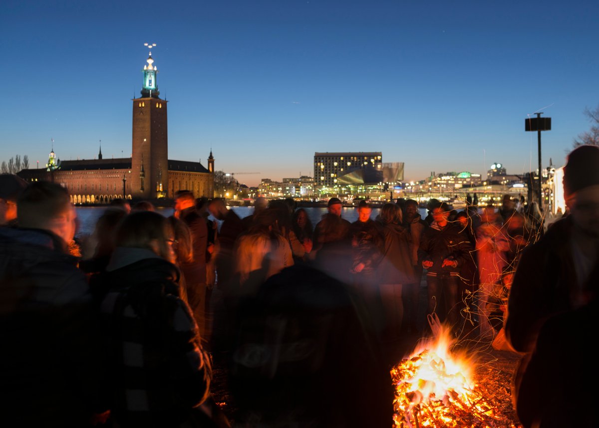 Glad Valborg! This evening is Walpurgis Night when bonfires will be lit across Sweden and we celebrate the arrival of spring. visitsweden.com/what-to-do/cul… 📷 Jens Lindström/Scandinav/imagebank.sweden.se