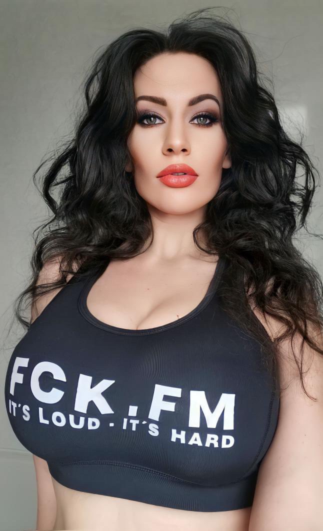 Good Teasing Tuesday morning with Stephanie aka thedevilslittlesister 💀🔥 Later this day the brand new F*K FM MAG #45 May will drop 📖 - so stay tuned 😋🤘🔥💀