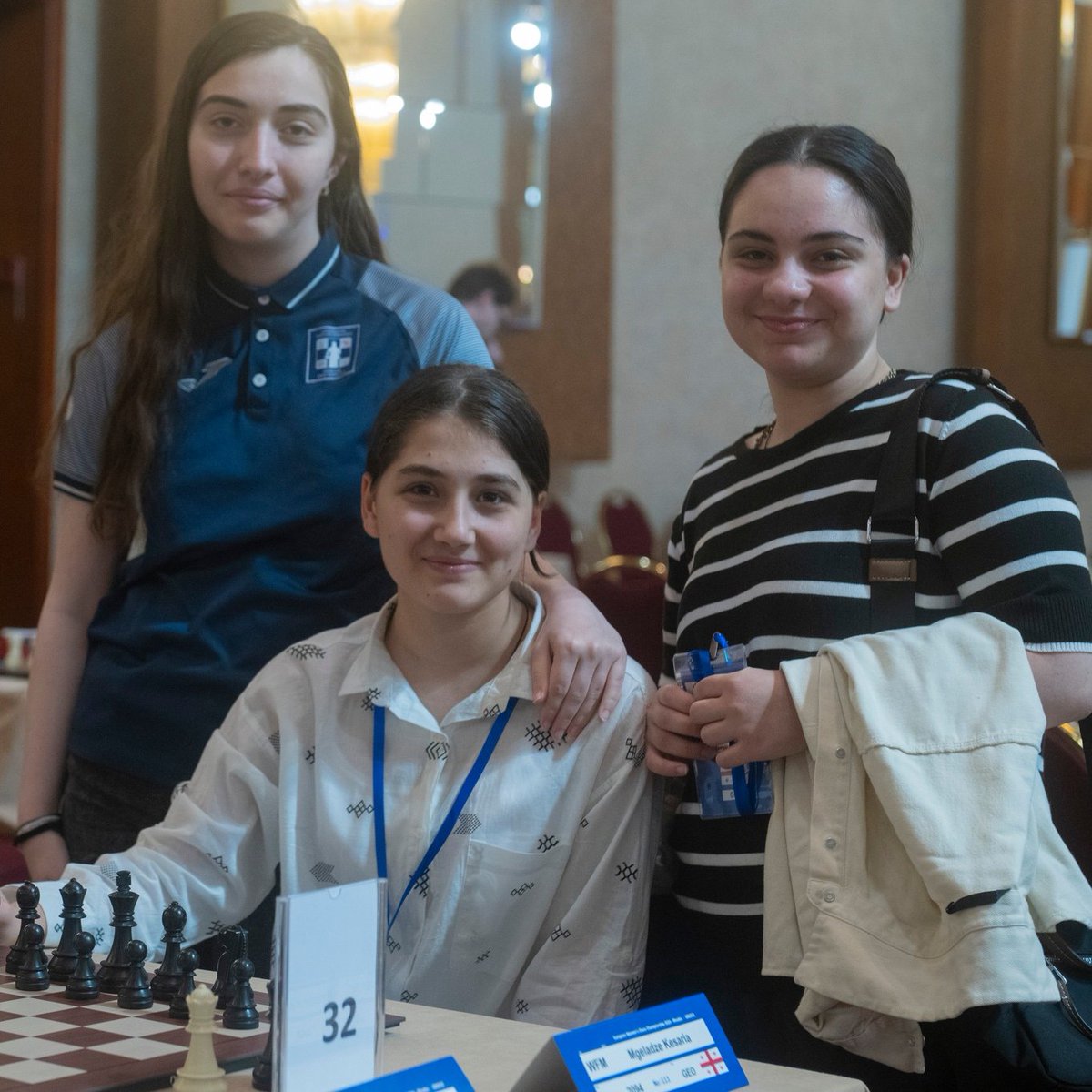 Fantastic tournament for these three!!! 🇬🇪🇬🇪🇬🇪

1⃣ Kesaria Mgeladze (2094), +86 Elo! (WIM norm!)
2⃣ Anastasia Kirtadze (2044), +98 Elo! (WIM norm!)
3⃣ Mariam Tsetskhladze (1955), +90 Elo!

chess-results.com/tnr897945.aspx…
📷: Jim Laga
#chess #womeninchess #EWCC24