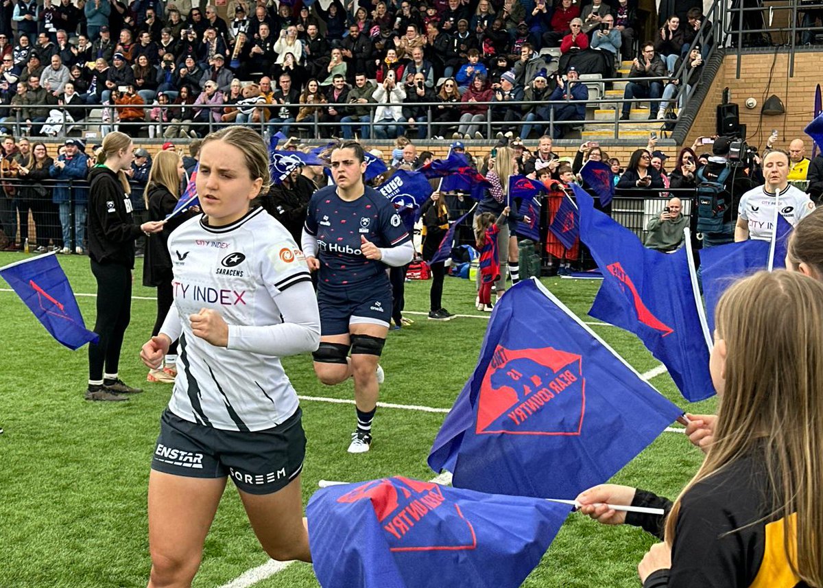 Co-captains @lotteclapp and @May_Campbell16 led out the Saracens squad before kick-off. So good seeing @BryonyCleall in the team for another final and Amelia MacDougall in her first senior one.

📸  @DavidLoxhd #SarriesFamily