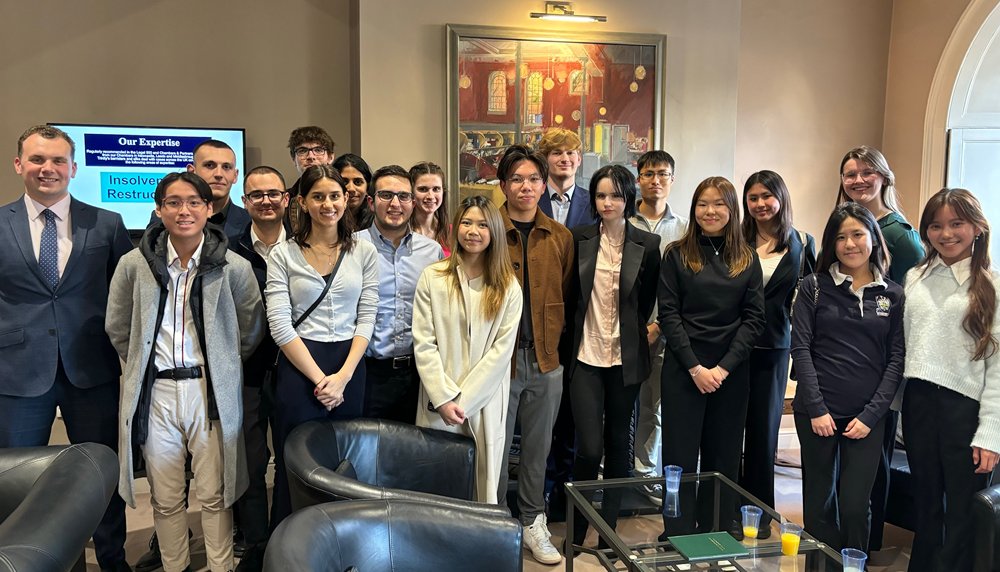 Trinity Chambers' was delighted to host a visit to the Custom House by students from both Durham University's Mooting and Bar Societies.

Read more ⬇️
bit.ly/3WmeMoC

#Pupillage #MiniPupillage #Barristers #Bar #DurhamUniversity #BarSociety #MootingSociety #Lawyers
