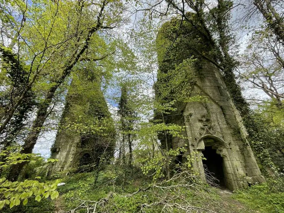 Dans le Finistère, les ruines du château hanté de Rustéphan à Pont-Aven menacent de s’effondrer : des habitants se mobilisent pour les sauver (article réservé aux abonnés) ouest-france.fr/bretagne/pont-…