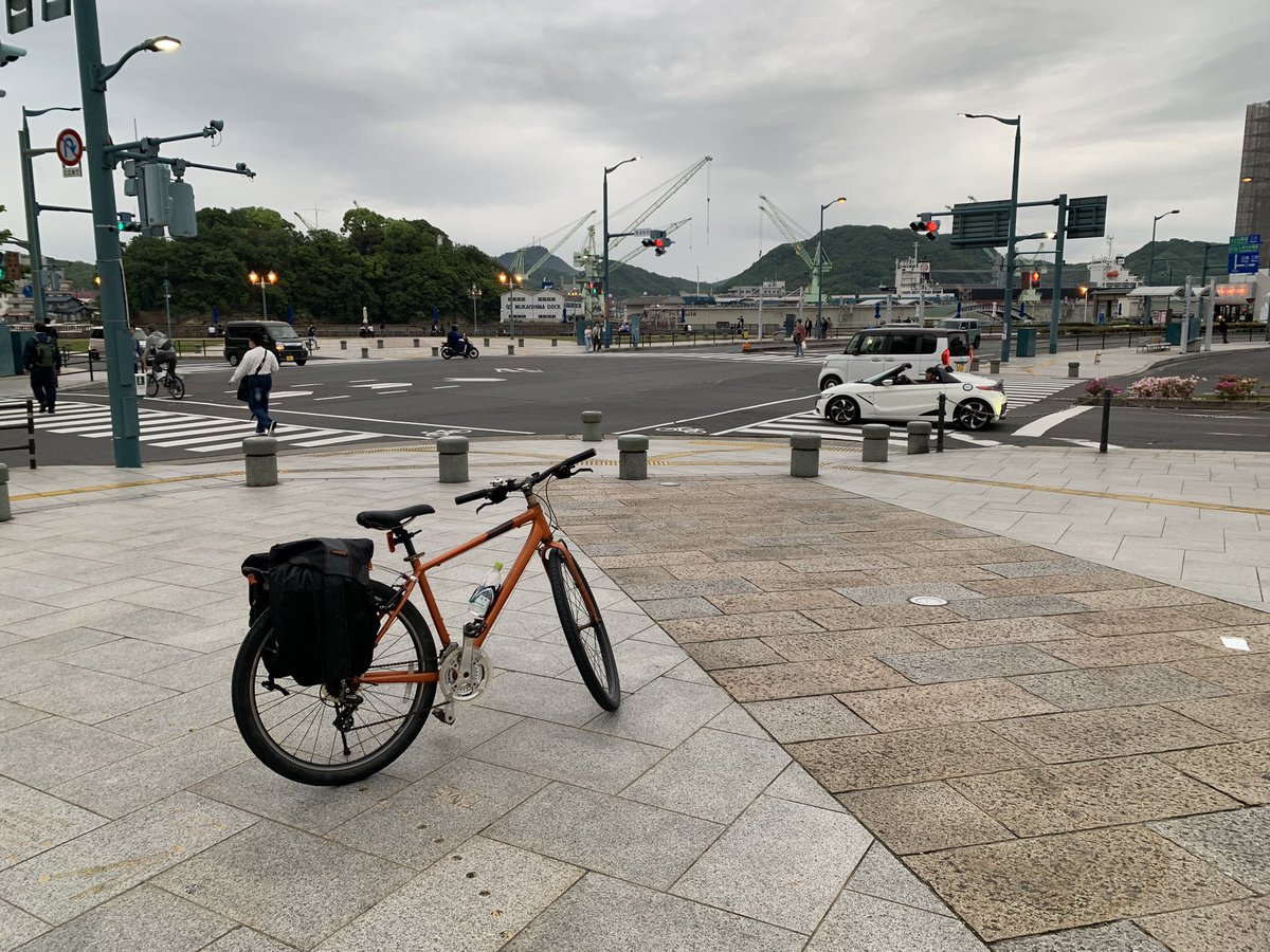 尾道駅到着！！
周りもサイクリスト多いけど、目的地は今治とかなんだろうなあ… こっちはって？東京だよ😇😇😇
#日本代表勝利記念山口東京自転車旅