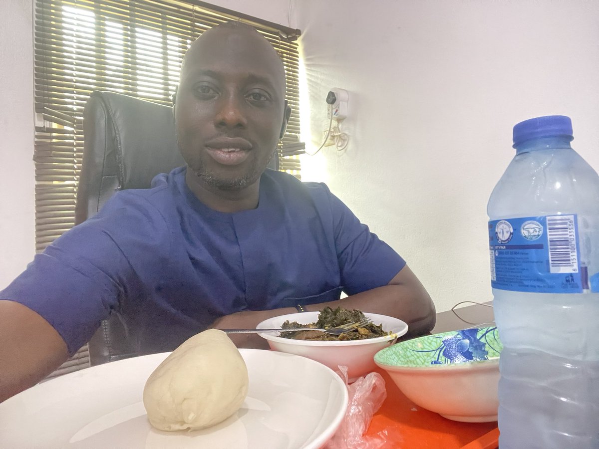 After Amala central, I requested new spots in Abuja.Couldn’t meet up wt @d_LegalEagle’s offer, @QueenExtha was nowhere.But @KemPatriot took me to Yakooyo which stood out. A Lebanese-Nigerian family also overfed me.Stanley @PremiumTimesng also gave me pounded yam. Grateful every1