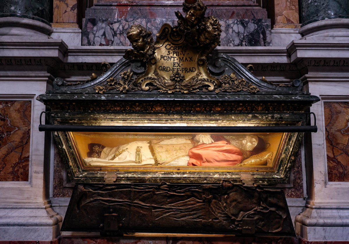 St Pius V 'was so devoted to the Most Blessed Virgin, the Mother of God, that he prayed the rosary every day' and fittingly his body lies in the most noble Basilica consecrated to her in Rome, St Mary Major. May this holy pontiff & Dominican pray for us! flic.kr/p/2pNk5xQ