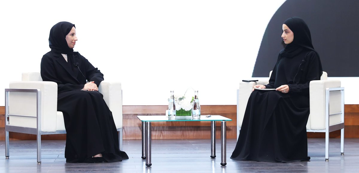 وزيرة التربية تشارك تجربتها القيادية والمهنية أمام طلبة #جامعة_قطر للمزيد: tinyurl.com/42rashb9