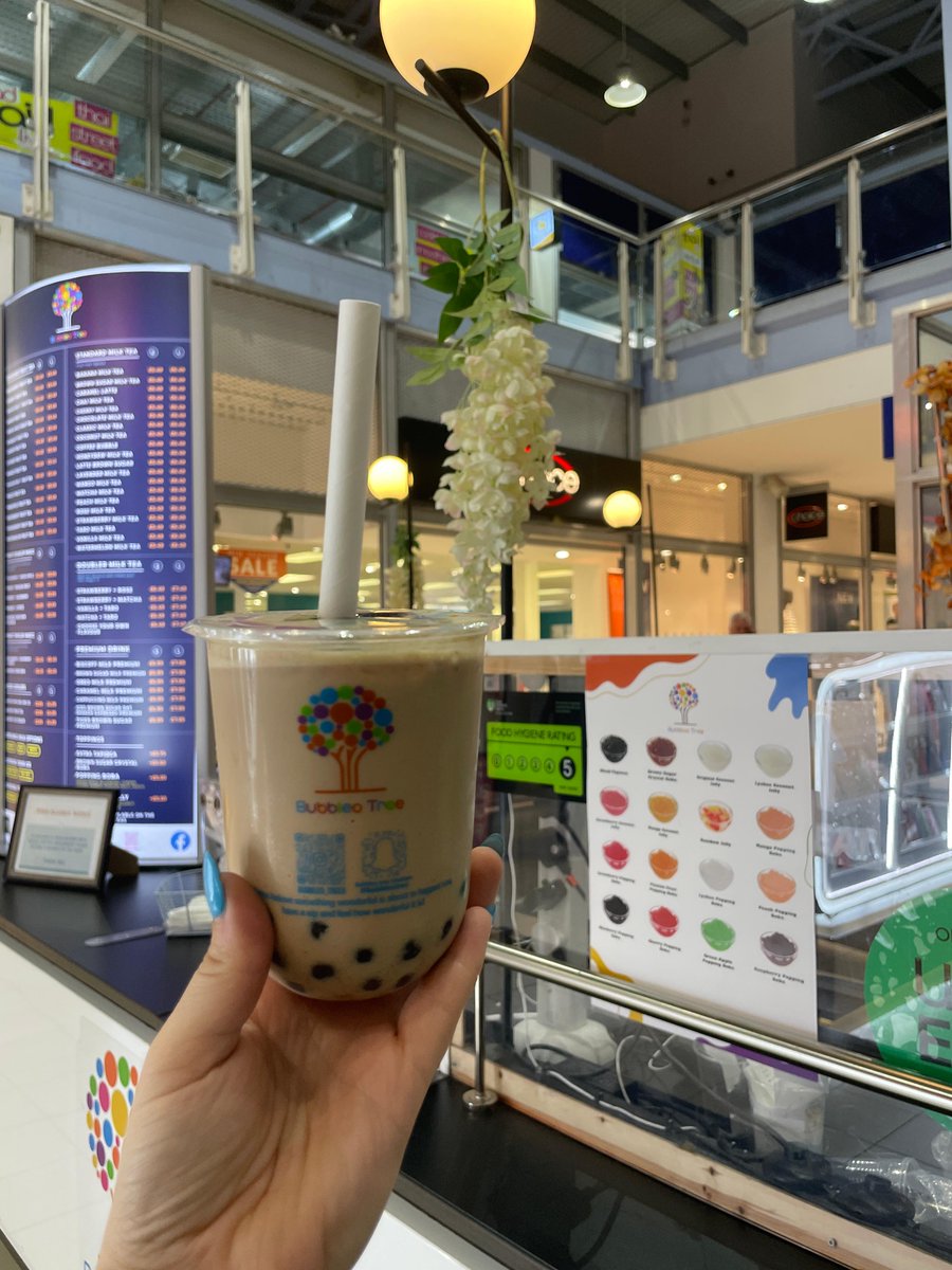 Today is National Bubble Tea Day! Of course we had to stop by Bubbleo Tree 🧋 What is your favourite bubble tea flavour? Let us know below! 👇 #Chatham #Medway #DocksideOutletCentre #Bubbletea