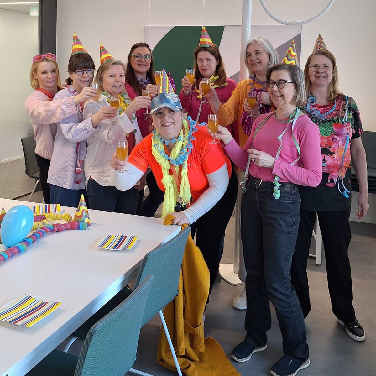 VTT:n Accounting-tiimillä oli tänään vähän erilainen viikkopalaveri 🎉 Hauskaa vappua kaikille! 🥳 #VTTpeople