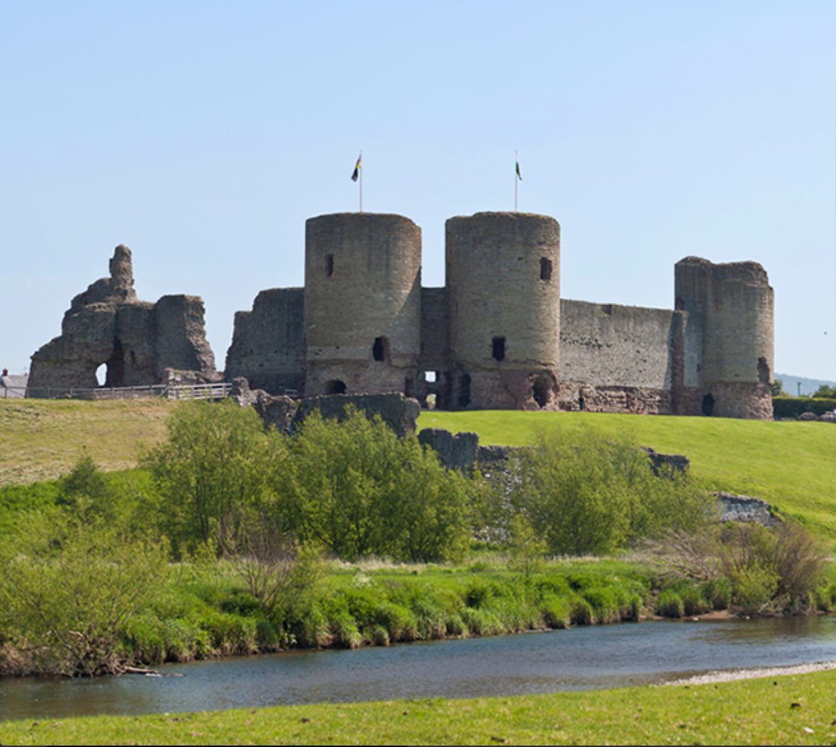 This #BankHolidayWeekend why not @VisitRhuddlanNW 🏰 🌟 So much more to Rhuddlan than first meets the eye 👀 Some of the amazing things to do and places to see are listed over at visitrhuddlan.co.uk/places-to-visi… #Rhuddlan