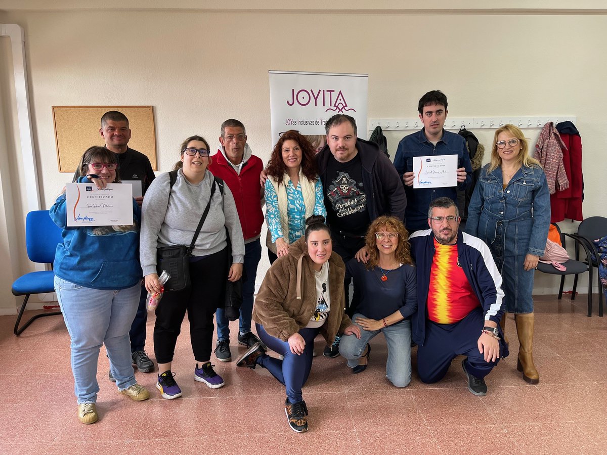 La Asoc. Formadoras Capacitadas organizó en #MóstolesDesarrollo un Workshop inclusivo de la donde la #discapacidadintelecual se quedó fuera de la puerta y sólo estaba la CAPACIDAD. #SoyUnaJOYITA #JovenesYCercanasONG #Inclusión @LauraMarquezOfi @nines_garcia_gonzalez #Móstoles