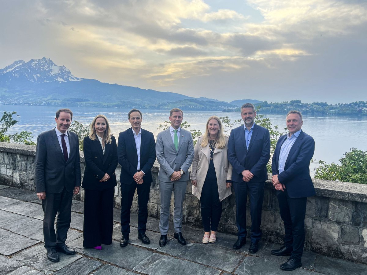 Positive discussions in a magical location at the meeting between #EFTA States and the US at Lake Lucerne. On our way to fostering stronger ties and exploring avenues for collaboration in trade and beyond. 🌍🤝🇺🇸