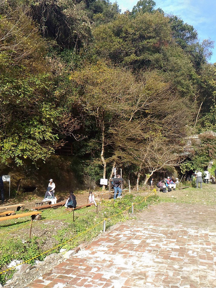 ゲゲゲの謎で話題になった定光寺駅（愛知県）周辺で、廃線路を歩けるイベントが始まります！ 5月2日〜5月6日 ・予約不要 ・参加費100円（現地払い） 明治〜昭和41年まで使用された汽車の路線とトンネルがそのまま残っている、歩ける文化財です！ 公式サイト↓ aigi-tunnel.org/index.html