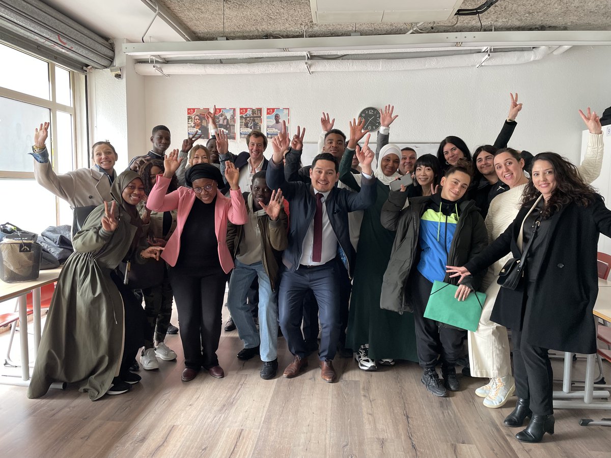 E2C PARIS (@e2cparis) on Twitter photo 11 collaborateurs de chez <a href="/Vacheron1755/">Vacheron Constantin</a> accompagnent nos jeunes de la promo NG027 dans leur parcours.💼🚀 Déjeuner convivial lundi dernier pour renforcer les liens. Merci à tous les parrains et marraines ! #E2CParis #VacheronConstantin #InsertionProfessionnelle 🙌 11 collaborateurs de chez <a href="/Vacheron1755/">Vacheron Constantin</a> accompagnent nos jeunes de la promo NG027 dans leur parcours.💼🚀 Déjeuner convivial lundi dernier pour renforcer les liens. Merci à tous les parrains et marraines ! #E2CParis #VacheronConstantin #InsertionProfessionnelle 🙌