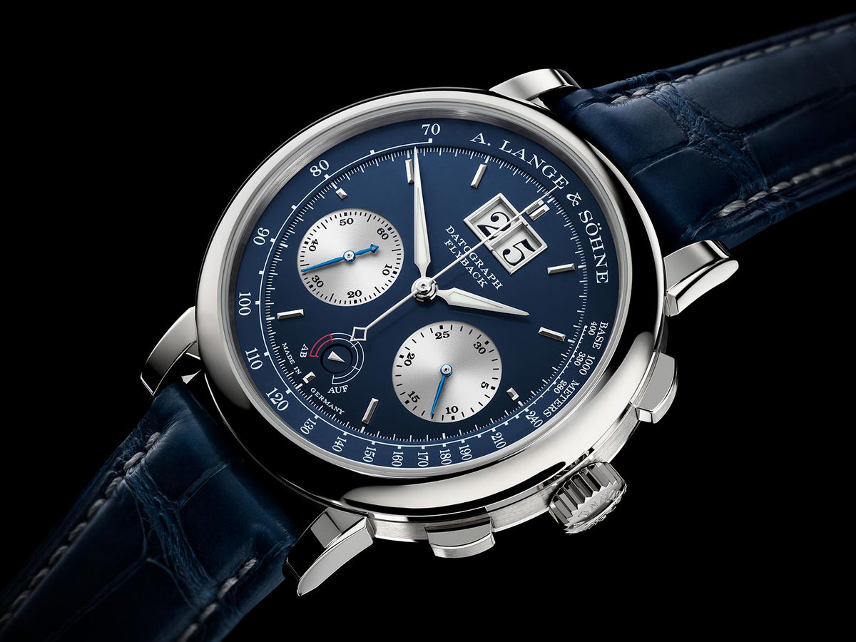 To mark 25 years of the #Datograph in 2024, A. Lange & Söhne unveiled a special edition of the Datograph UP/DOWN model in white gold with a #bluedial, limited to 125 timepieces. Full details at timeandwatches.com/2024/04/a-lang…
#LangeSoehne #watchesandwonders2024