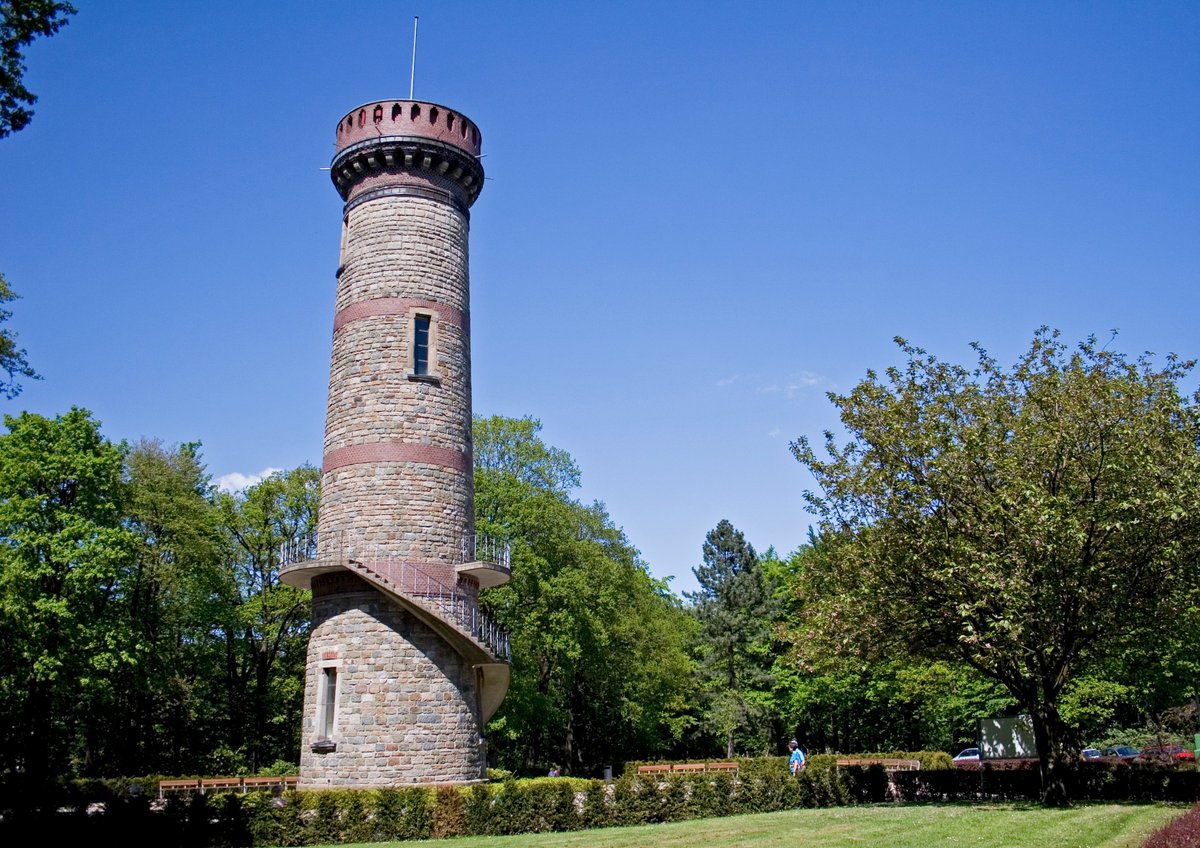 Morgen noch nichts vor? Wie wäre es damit, das schöne Wetter am Toelleturm zu genießen? ☀️🌷Mit dem Frühlingsfest läutet der Barmer Verschönerungsverein morgen nämlich den Frühling in den #Barmer Anlagen ein. Um 11 Uhr geht das Familienprogramm los!➡️ barmer-anlagen.de/fruehlingsfest…