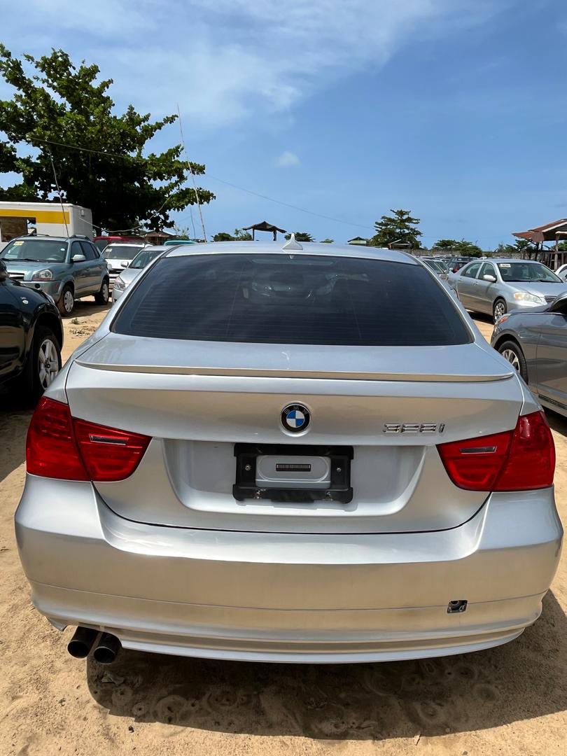 BMW 328i X-Drive 2009 full options.
Prix: 3.000.000 Fcfa